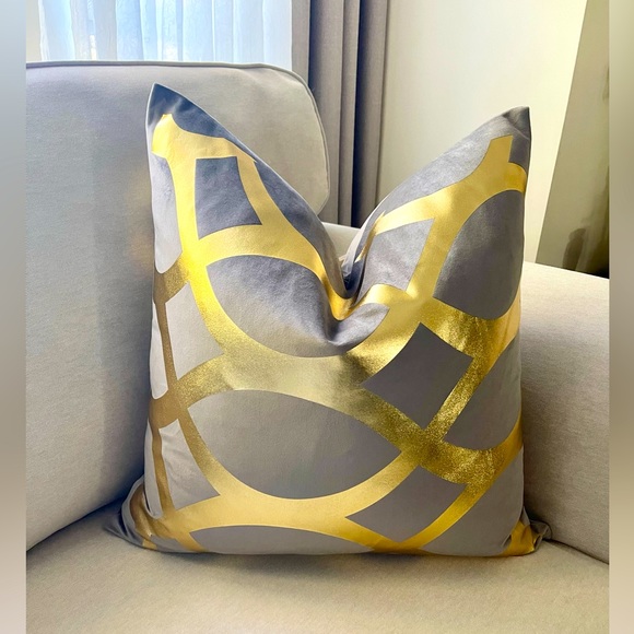 Luxury grey and gold foil pillow. Size 22x 22 inches - Picture 5 of 12